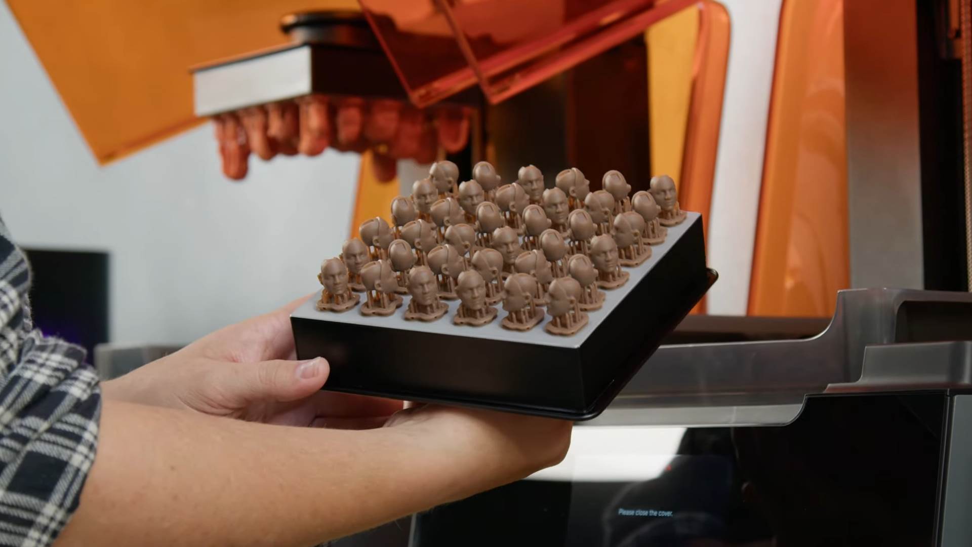  Hasbro Selfie Series_ Make Anyone a Hero With 3D Printing 0-55 screenshot.png - YouTube / Formlabs / Screenshot 