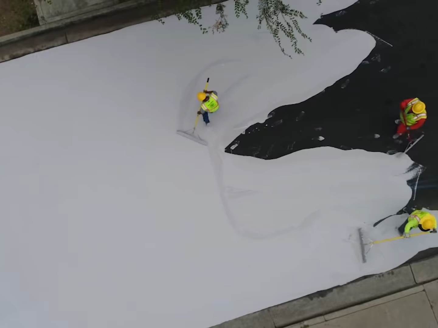  Why We Should Coat City Streets White 2-40 screenshot.png - YouTube / Tech Insider / Screenshot 