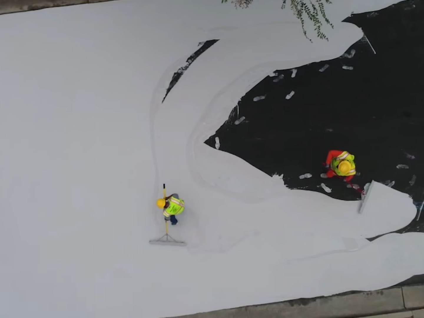  Why We Should Coat City Streets White 3-13 screenshot.png - YouTube / Tech Insider / Screenshot 