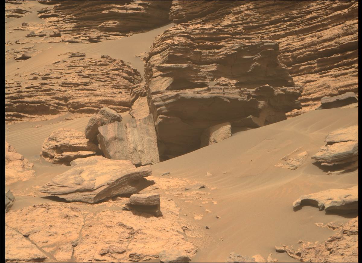  Mars_Perseverance_ZR0_0507_0711947892_239EBY_N0261222ZCAM08529_1100LMJ.png 