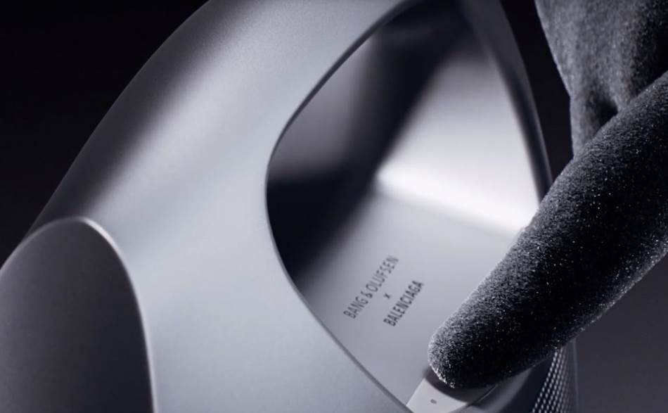 Balenciaga-I-Bang-Olufsen-Speaker-Bag-5-.jpg   Balenciaga-I-Bang-Olufsen-Speaker-Bag-5-.jpg