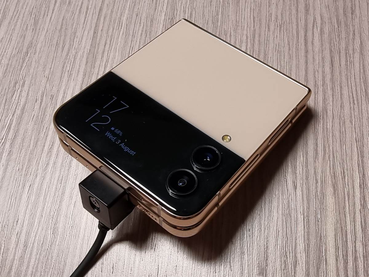 Samsung Galaxy Z Flip4 Uživo Slike 17.jpg - Smartlife   Samsung Galaxy Z Flip4 Uživo Slike 17.jpg - Smartlife