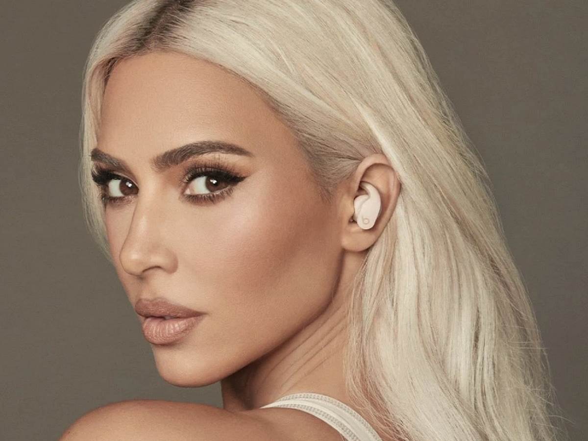 Kim Kardašijan Beats Fit Pro slike 1.jpg - Apple 