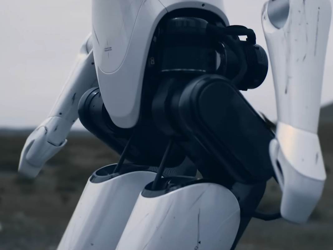  Meet our friend CyberOne 1-52 screenshot.png - YouTube / Xiaomi / Screenshot 