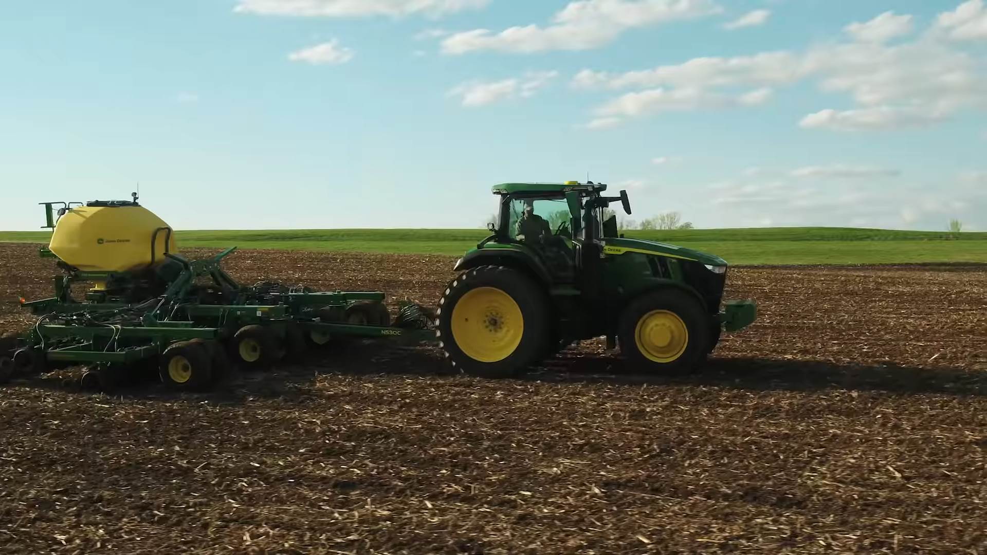  7R Tractors Walkaround _ John Deere 0-57 screenshot.png - YouTube / John Deere / Screenshot 