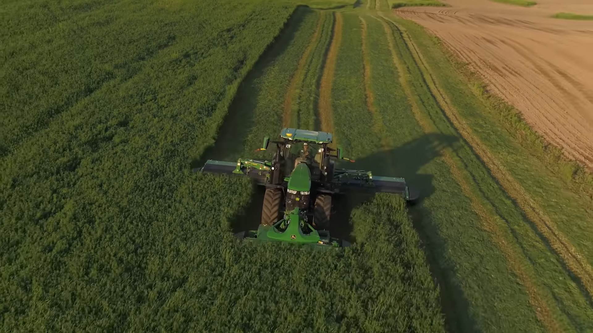  7R Tractors Walkaround _ John Deere 1-5 screenshot.png - YouTube / John Deere / Screenshot 