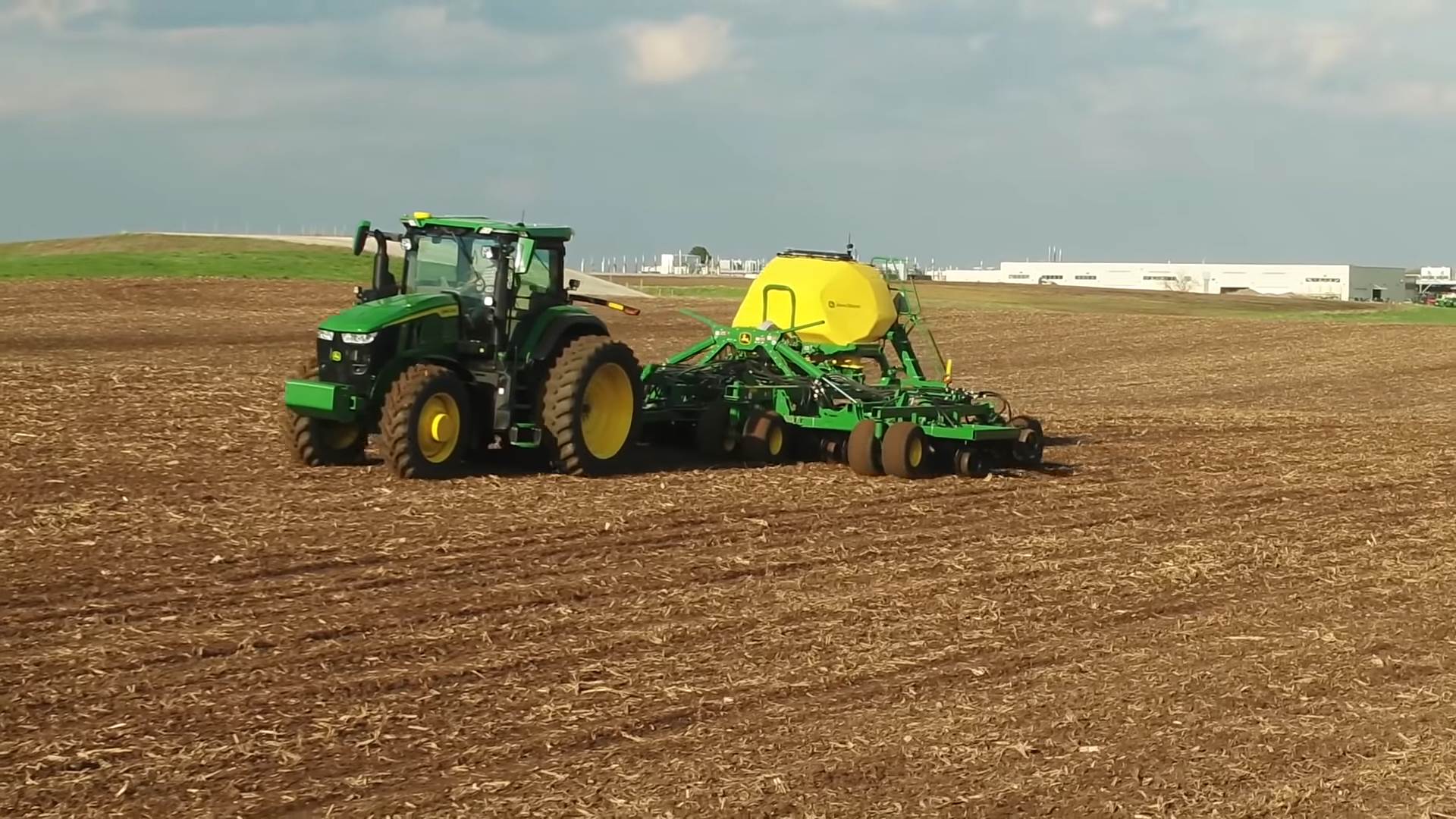 7R Tractors Walkaround _ John Deere 6-26 screenshot.png   7R Tractors Walkaround _ John Deere 6-26 screenshot.png