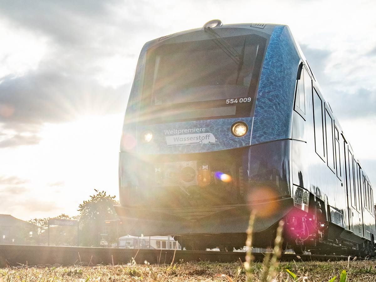 Coradia_iLint_Hydrogen_Train_Vertical.jpg - Alstom   Coradia_iLint_Hydrogen_Train_Vertical.jpg - Alstom