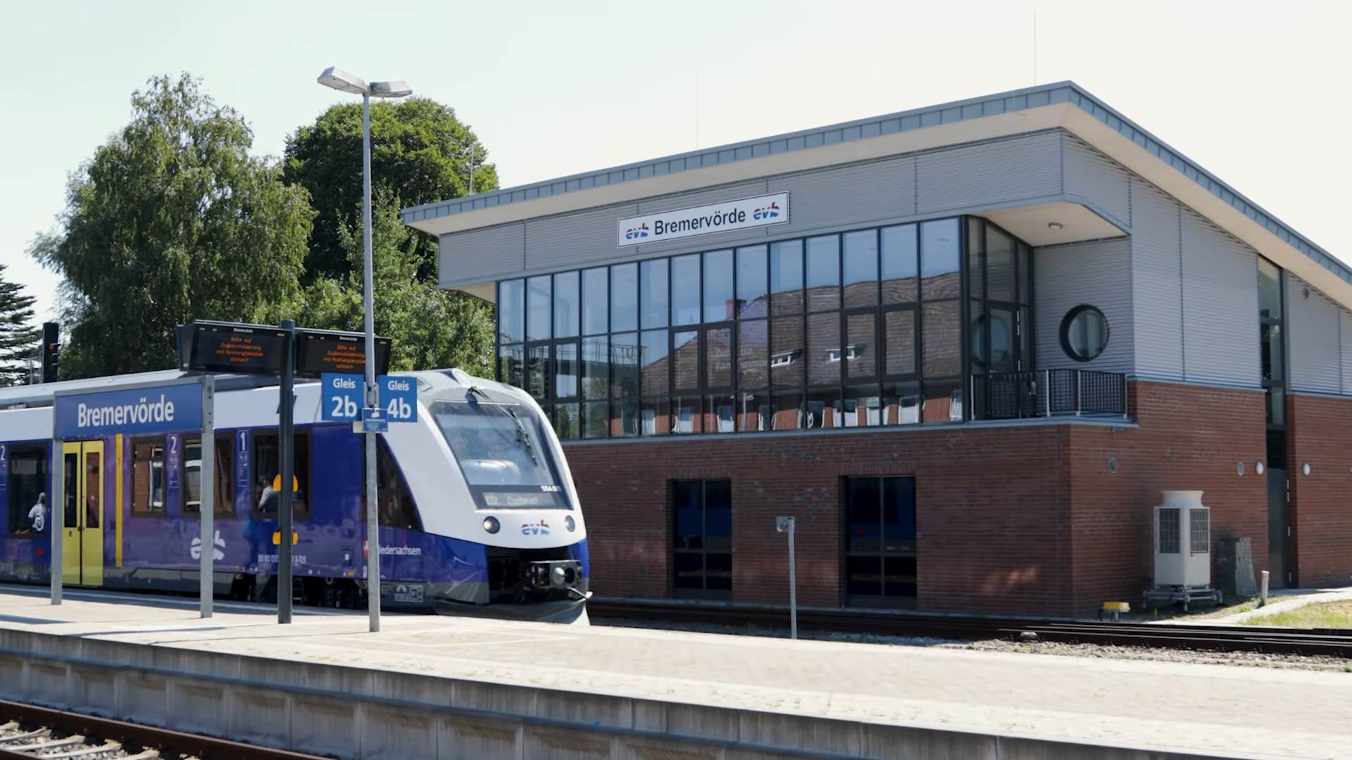 14 Coradia iLint to start passenger service on first 100% hydrogen operated route 0-25 screenshot.png   14 Coradia iLint to start passenger service on first 100% hydrogen operated route 0-25 screenshot.png