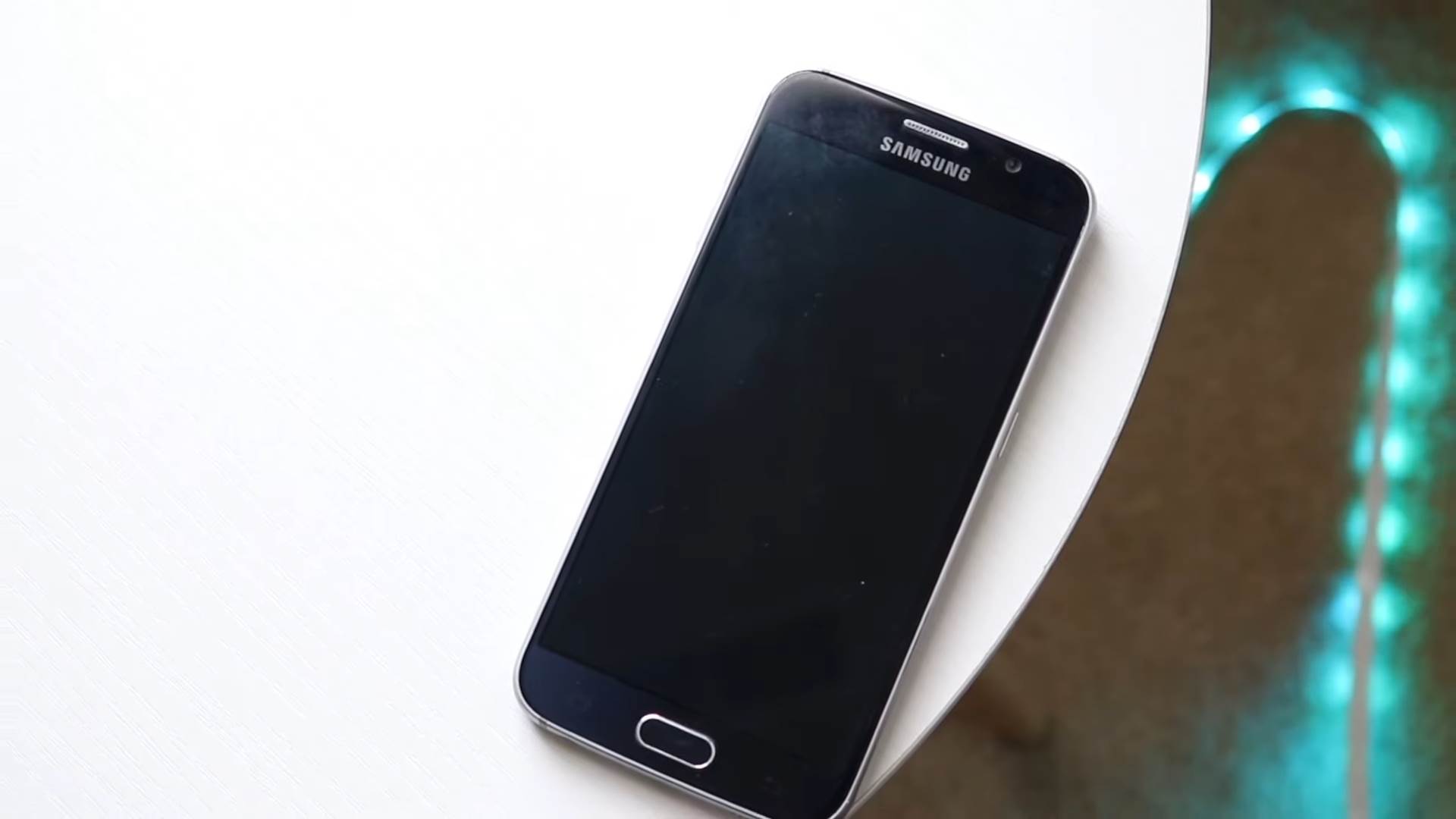  Samsung Galaxy S6 In 2022! (Still Worth It_) (Review) 0-17 screenshot.png - YouTube / Simple Alpaca / Screenshot 