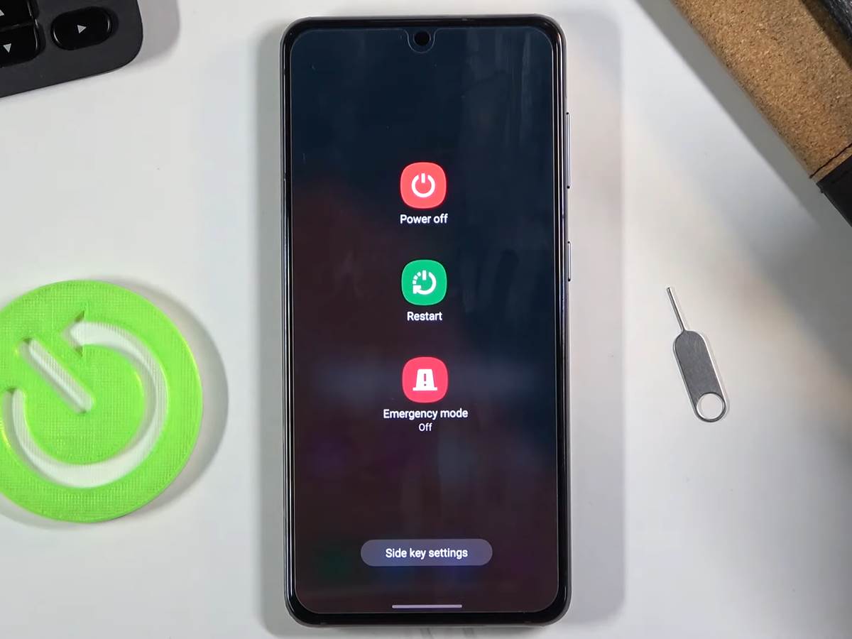 Safe Mode in SAMSUNG Galaxy S21 – How to Turn On _ Off Safe Mode 0-30 screenshot.jpg - YouTube / HardReset.info / Screenshot   Safe Mode in SAMSUNG Galaxy S21 – How to Turn On _ Off Safe Mode 0-30 screenshot.jpg - YouTube / HardReset.info / Screenshot