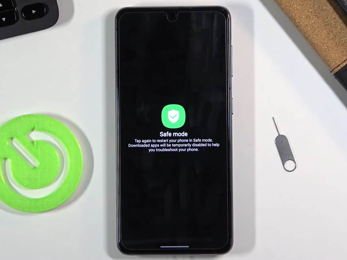 Safe Mode in SAMSUNG Galaxy S21 – How to Turn On _ Off Safe Mode 0-34 screenshot.png - YouTube / HardReset.info / Screenshot   Safe Mode in SAMSUNG Galaxy S21 – How to Turn On _ Off Safe Mode 0-34 screenshot.png - YouTube / HardReset.info / Screenshot
