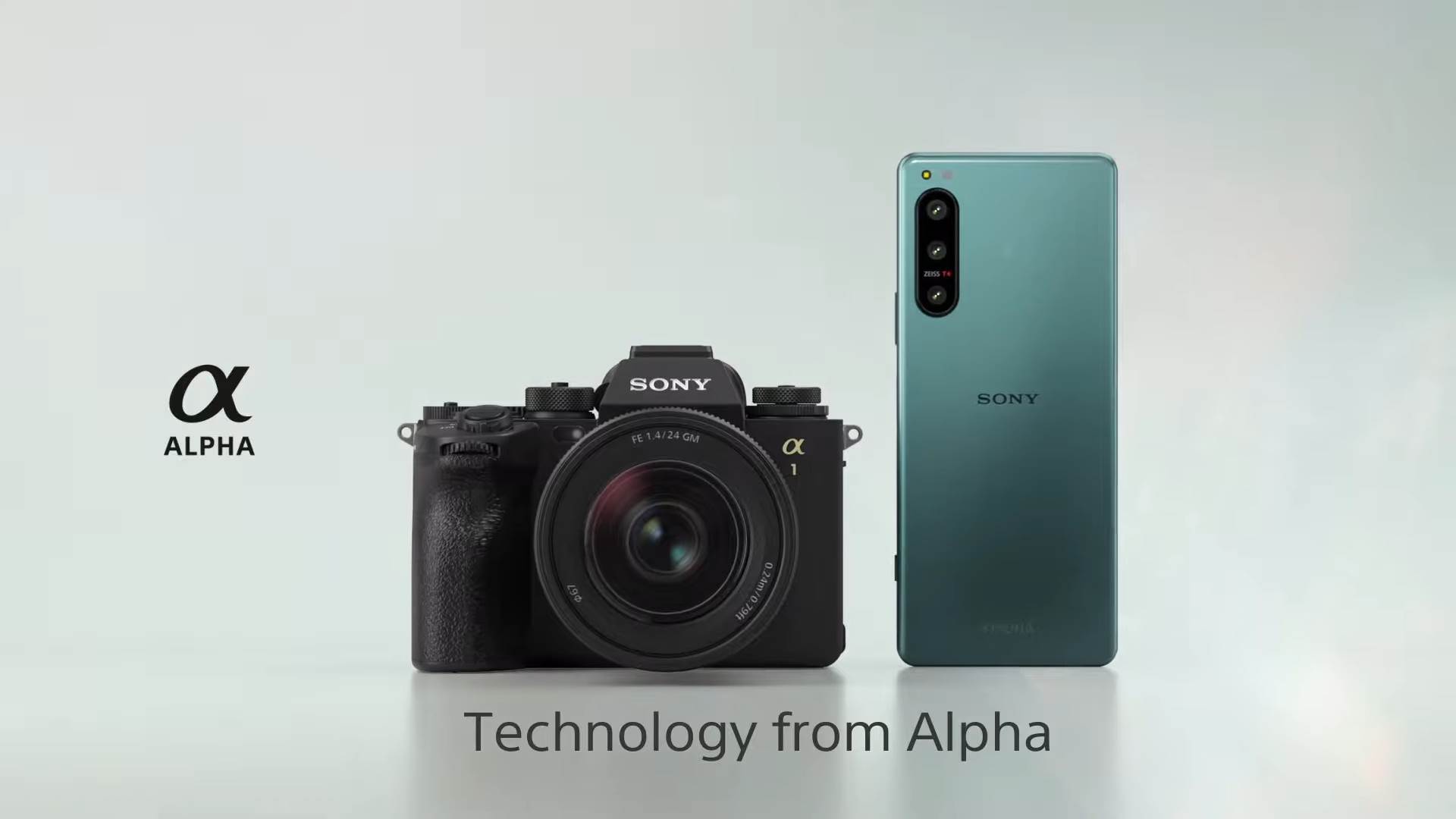  Xperia 5 IV - Creative freedom in a compact design__ 0-25 screenshot.png - YouTube / Sony | Xperia / Screenshot 