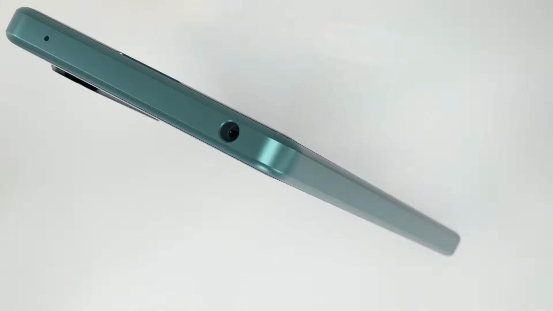 Xperia 5 IV - Creative freedom in a compact design__ 0-45 screenshot.png - YouTube / Sony | Xperia / Screenshot   Xperia 5 IV - Creative freedom in a compact design__ 0-45 screenshot.png - YouTube / Sony | Xperia / Screenshot