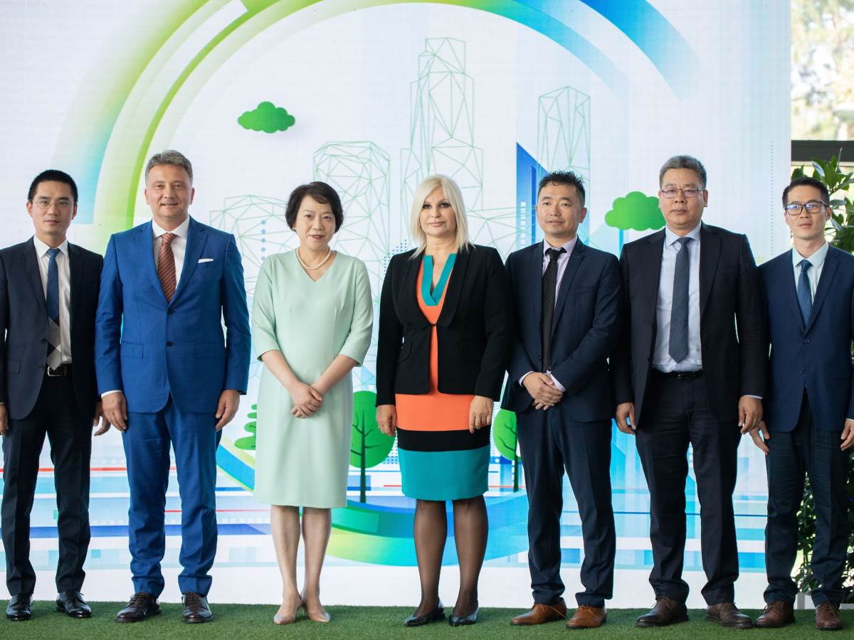  Photo 4.jpg - Huawei 