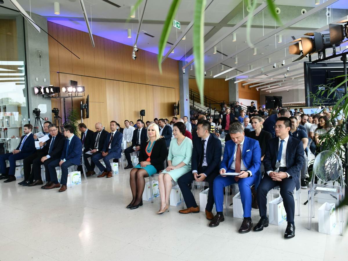  Photo 5.jpg - Huawei 