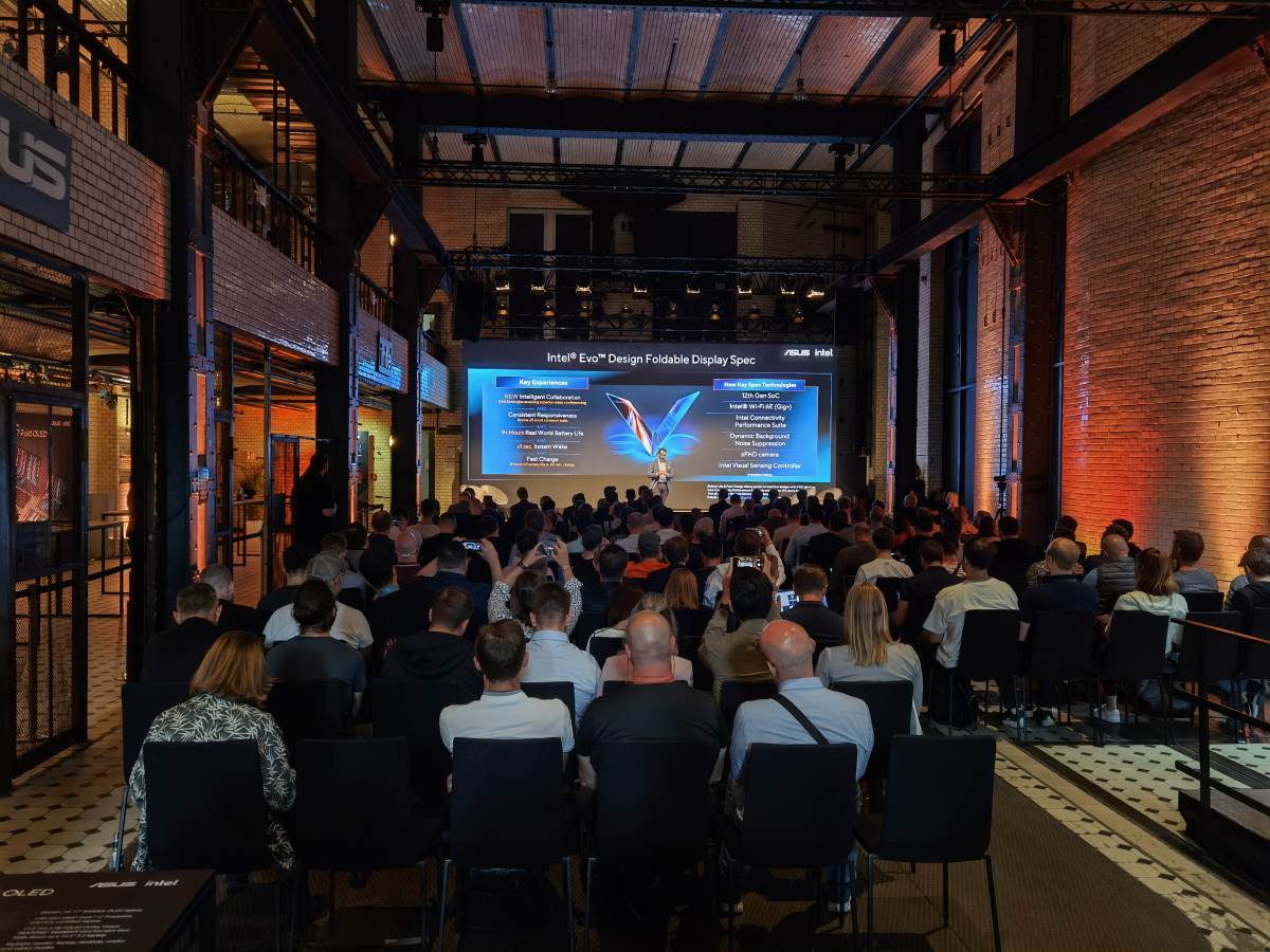 Asus Zenbook 17 Fold OLED uživo (2).jpg - SmartLife / Marko Čavić   Asus Zenbook 17 Fold OLED uživo (2).jpg - SmartLife / Marko Čavić