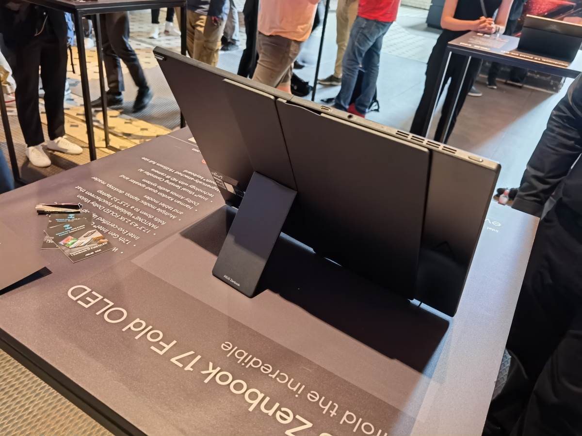 Asus Zenbook 17 Fold OLED uživo (7).jpg   Asus Zenbook 17 Fold OLED uživo (7).jpg