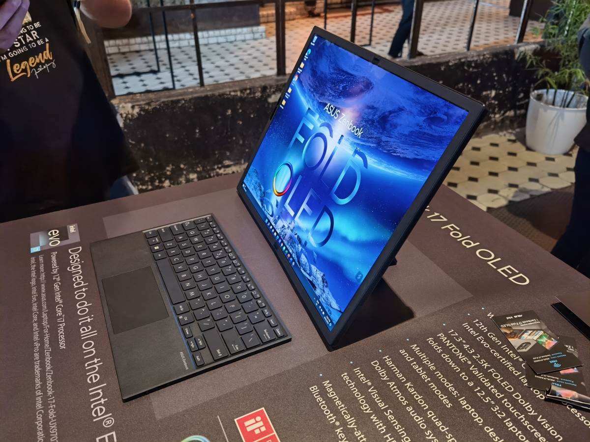 Asus Zenbook 17 Fold OLED uživo (9).jpg - SmartLife / Marko Čavić   Asus Zenbook 17 Fold OLED uživo (9).jpg - SmartLife / Marko Čavić