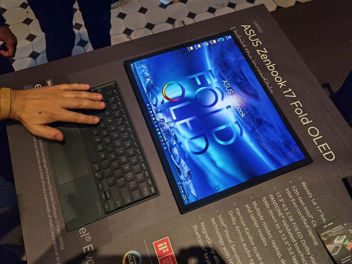 Asus Zenbook 17 Fold OLED uživo (14).jpg - SmartLife / Marko Čavić   Asus Zenbook 17 Fold OLED uživo (14).jpg - SmartLife / Marko Čavić