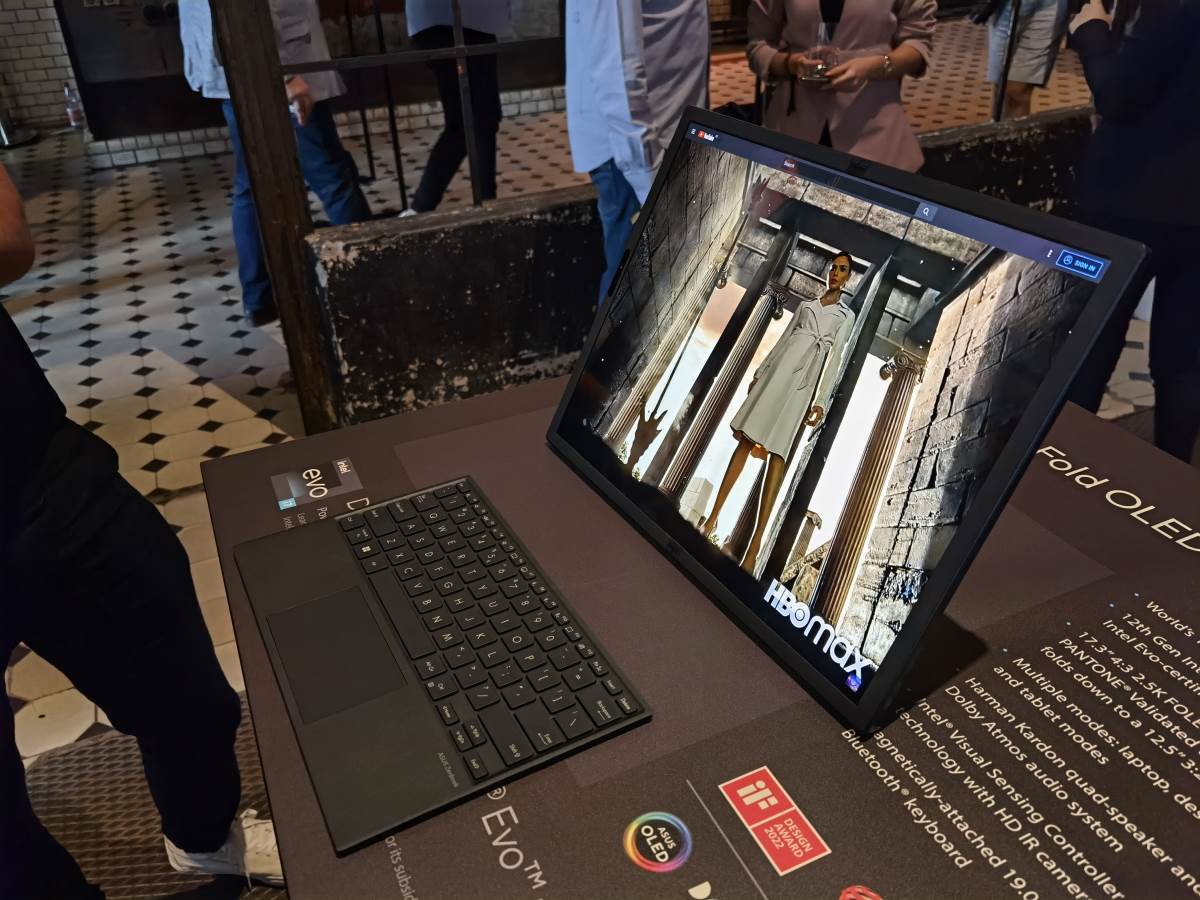  Asus Zenbook 17 Fold OLED uživo (17).jpg - SmartLife / Marko Čavić 