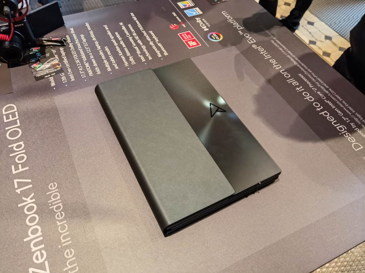 Asus Zenbook 17 Fold OLED uživo (21).jpg   Asus Zenbook 17 Fold OLED uživo (21).jpg