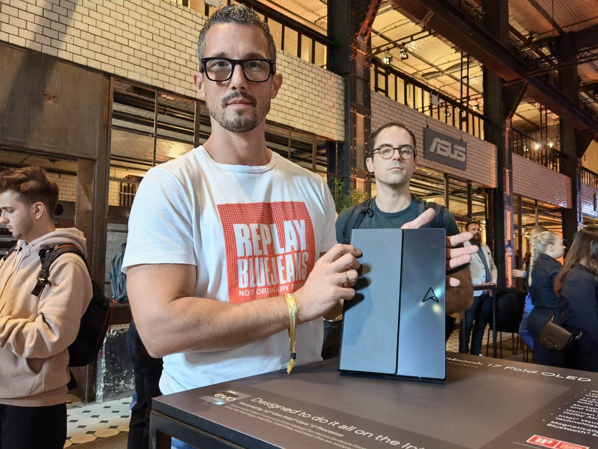 - SmartLife / Krunoslav Ćosić    - SmartLife / Krunoslav Ćosić