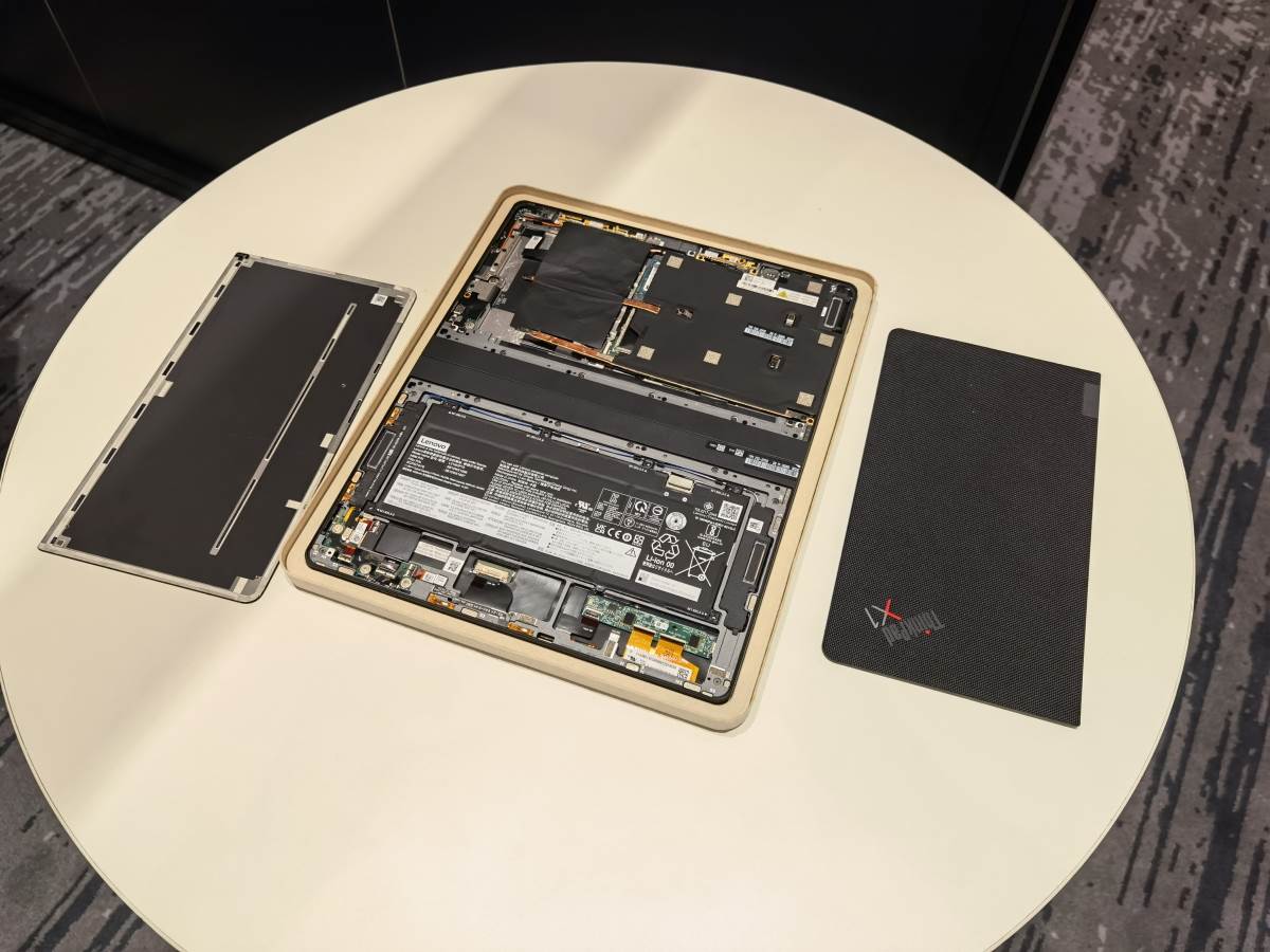 Lenovo ThinkPad X1 Fold (1).jpg - SmartLife / Marko Čavić   Lenovo ThinkPad X1 Fold (1).jpg - SmartLife / Marko Čavić