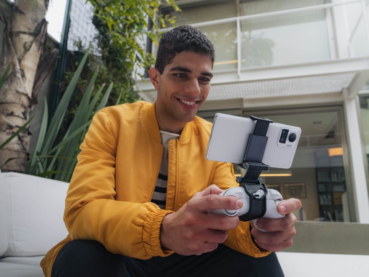  Motorola Edge 30 Ultra Lifestyle 14.jpg - Motorola 