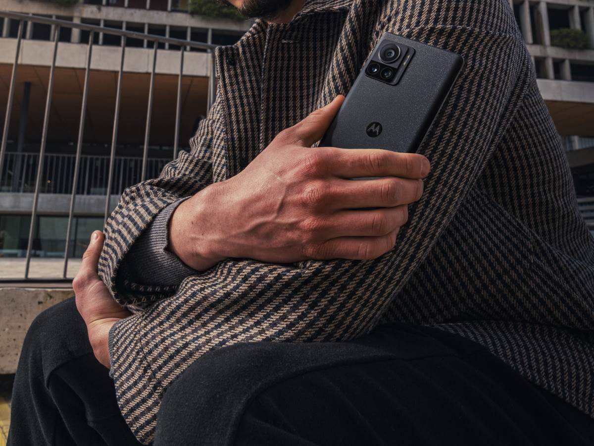  Motorola Edge 30 Ultra Lifestyle 12.jpg - Motorola 