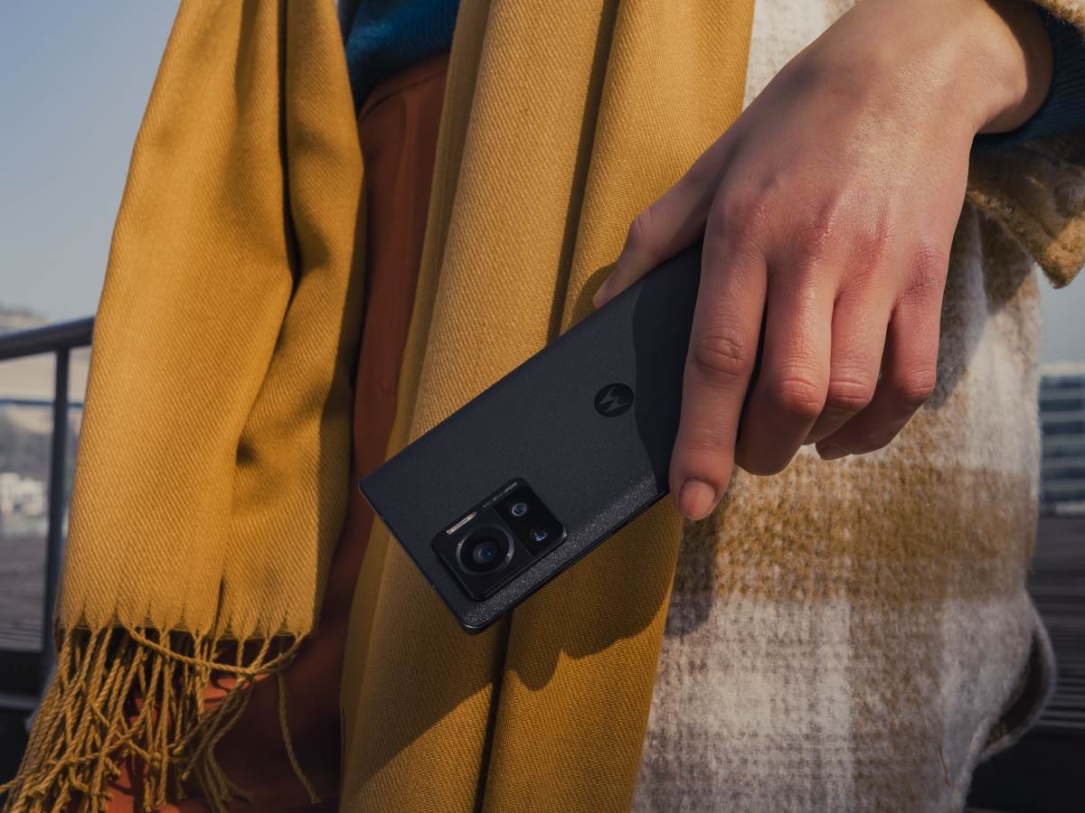  Motorola Edge 30 Ultra Lifestyle 11.jpg - Motorola 