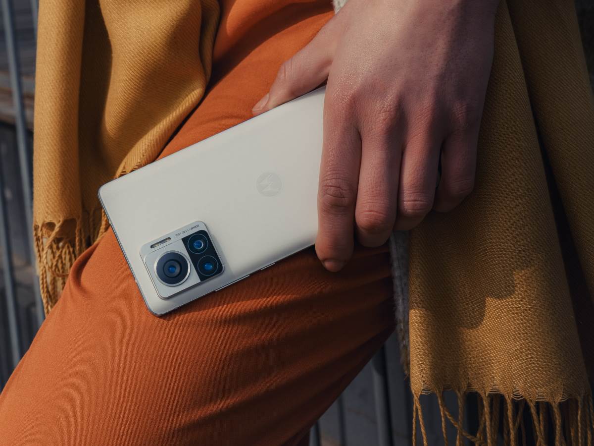 Motorola Edge 30 Ultra Lifestyle 10.jpg 