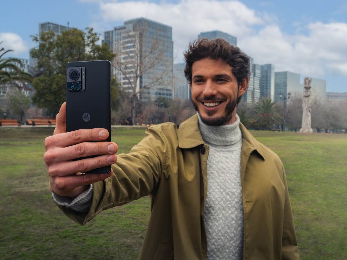  Motorola Edge 30 Ultra Lifestyle 9.jpg - Motorola 