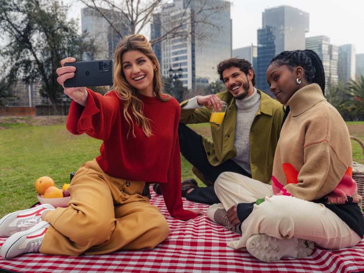  Motorola Edge 30 Ultra Lifestyle 7.jpg 