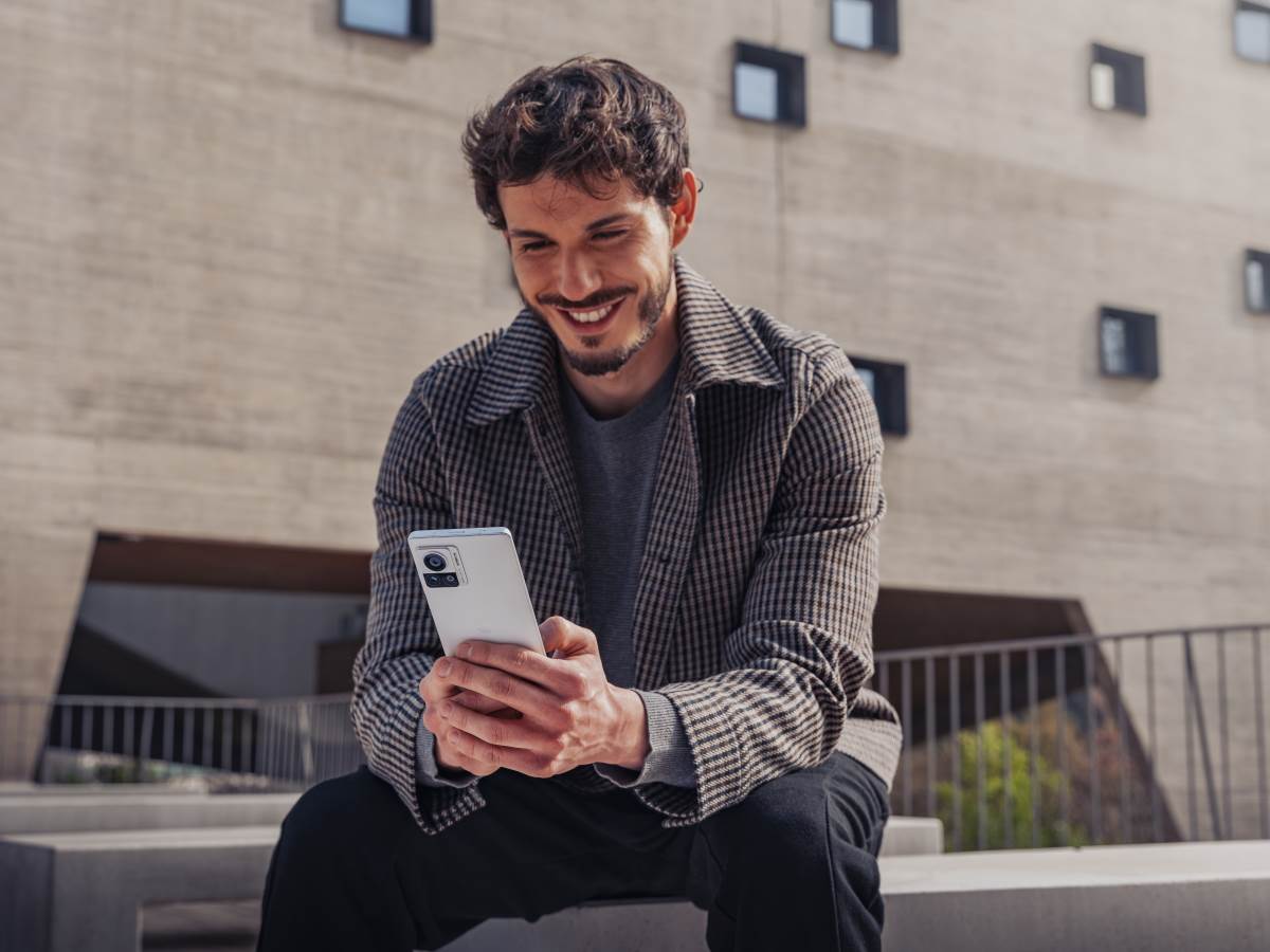  Motorola Edge 30 Ultra Lifestyle 4.jpg 