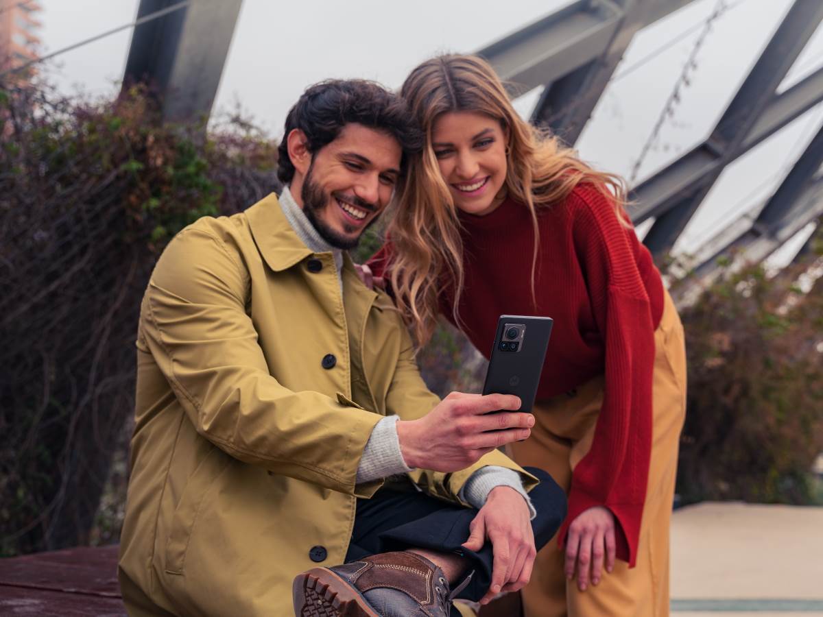  Motorola Edge 30 Ultra Lifestyle 3.jpg - Motorola 