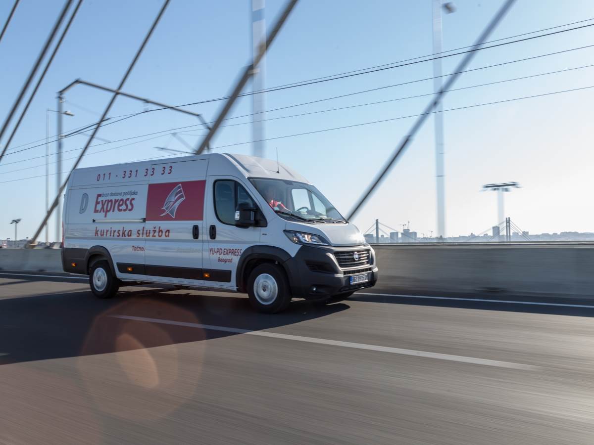  IMG_9735.jpg - D Express 