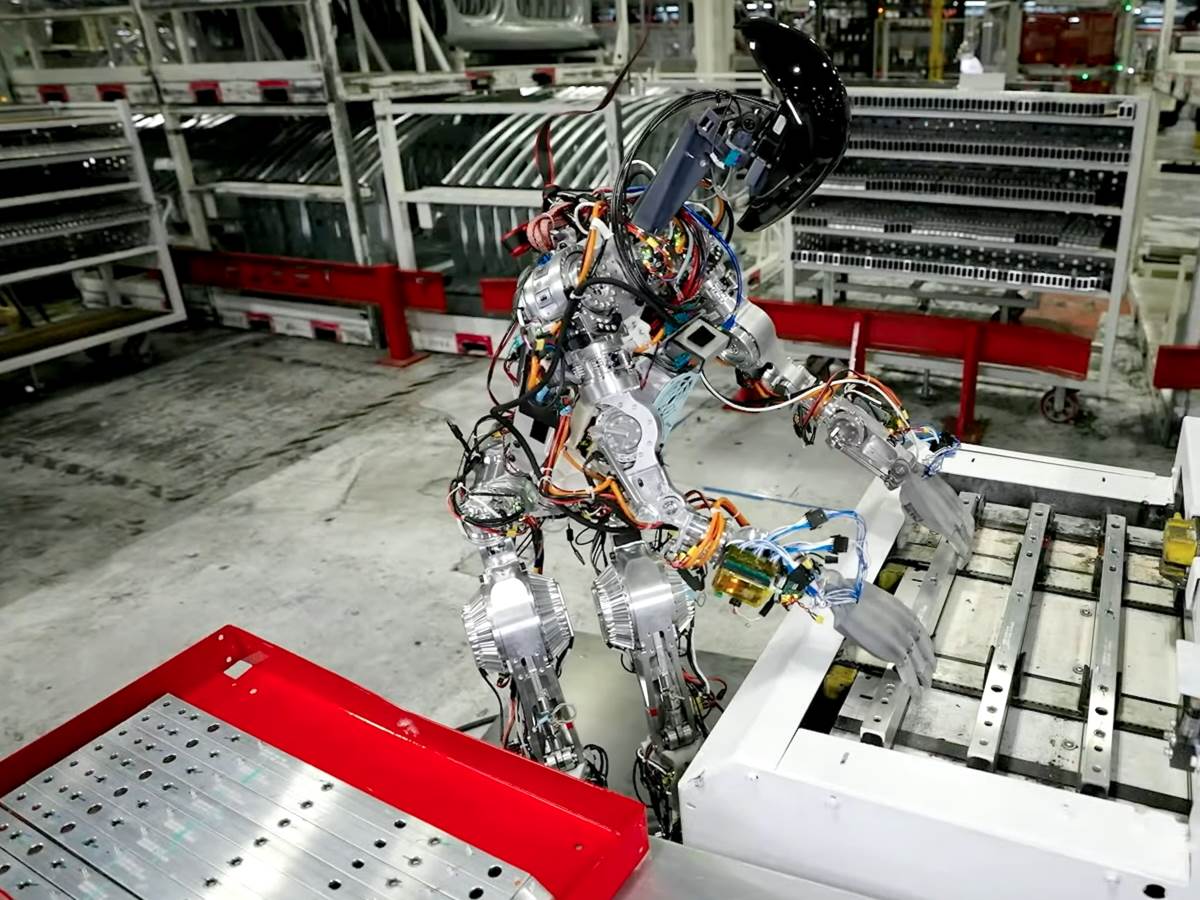  Tesla Optimus robot interfejs 13.jpg 