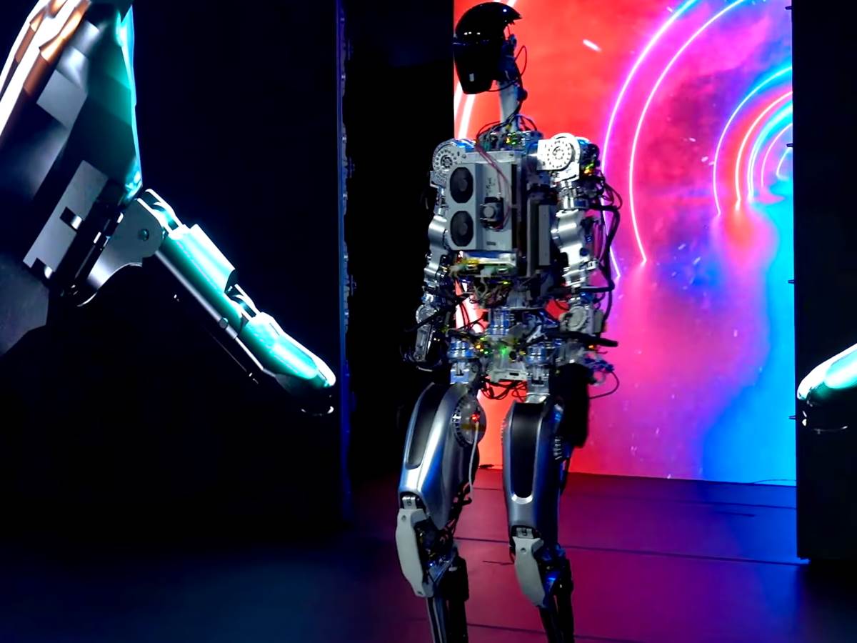 Tesla Optimus robot 6.jpg - Tesla   Tesla Optimus robot 6.jpg - Tesla