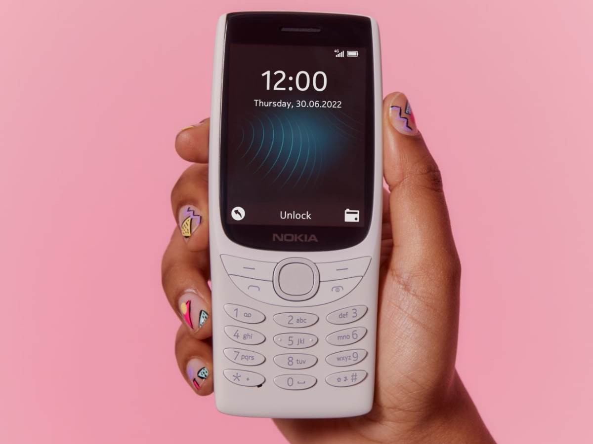 Nokia 8210 4G Sand_Front.jpg   Nokia 8210 4G Sand_Front.jpg