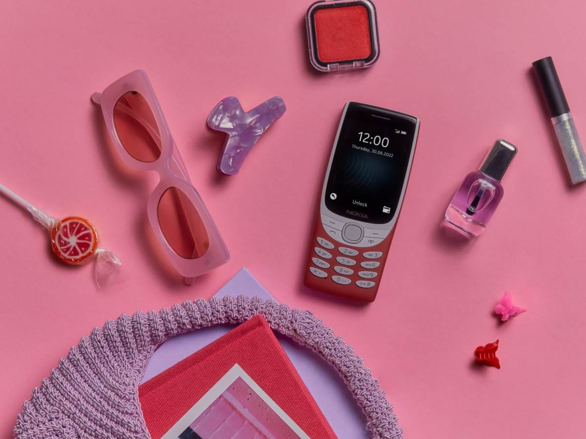 Nokia 8210 4G_Red.jpg - Nokia   Nokia 8210 4G_Red.jpg - Nokia