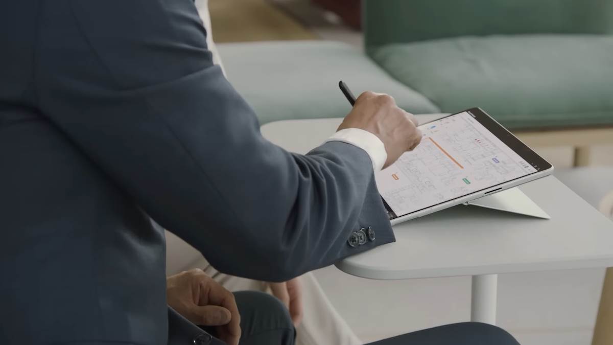  Surface Pro 9 _ Hands-on Review from its Lead Engineer 0-14 screenshot.jpg - YouTube / Microsoft Mechanics 