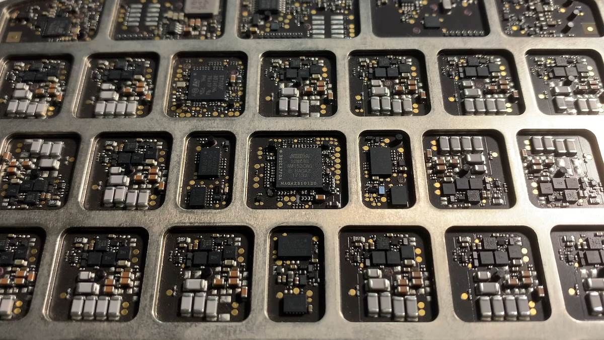  Apple AirPower Prototype - Now Working! 4-7 screenshot.png 