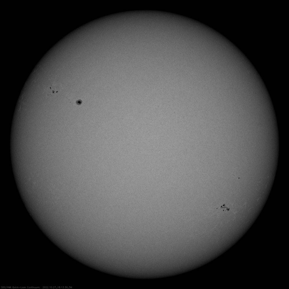 latest_1024_HMII.jpg - NASA / SDO / AIA   latest_1024_HMII.jpg - NASA / SDO / AIA