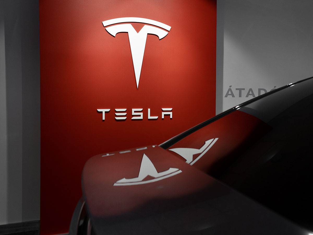  Ministarstvo pravde SAD krivično istražuje Tesla zbog autopilota 
