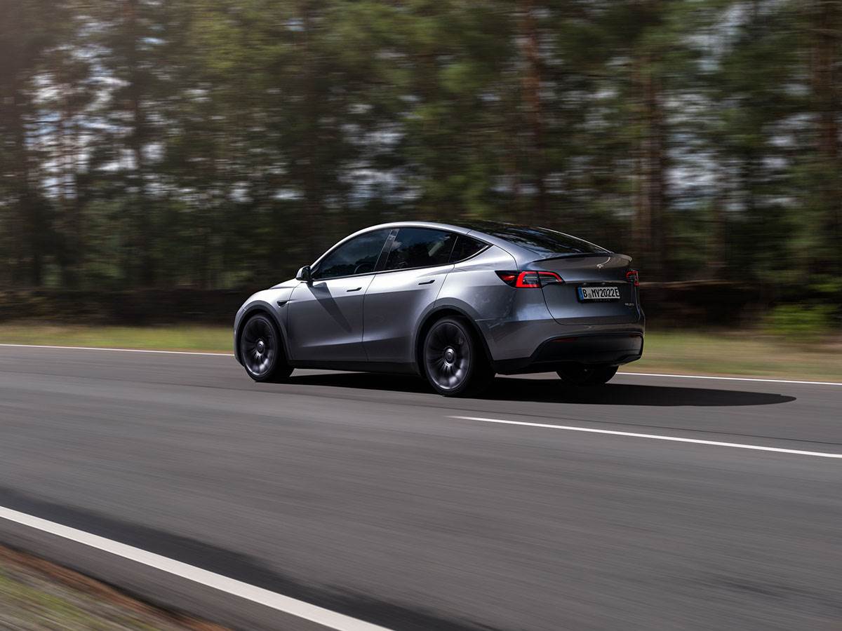 Tesla treći opoziv vozila u novembru zadnja svetla   Tesla treći opoziv vozila u novembru zadnja svetla