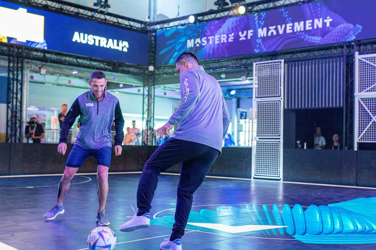 Tim Cahill and Maxi Rodriguez playing on the interactive Visa pitch .jpg - Visa Arhiva   Tim Cahill and Maxi Rodriguez playing on the interactive Visa pitch .jpg - Visa Arhiva