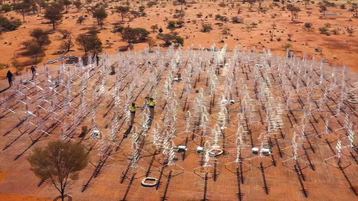 Square Kilometre Array 0-4 screenshot.png   Square Kilometre Array 0-4 screenshot.png