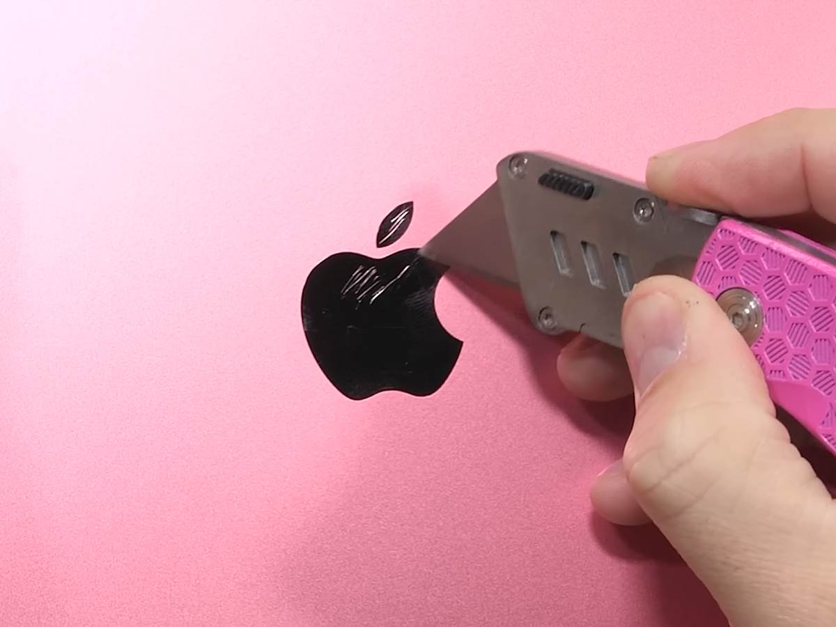  The New iPad is...  (Lets just not talk about it...) 5-52 screenshot.jpg - YouTube / JerryRigEverything 