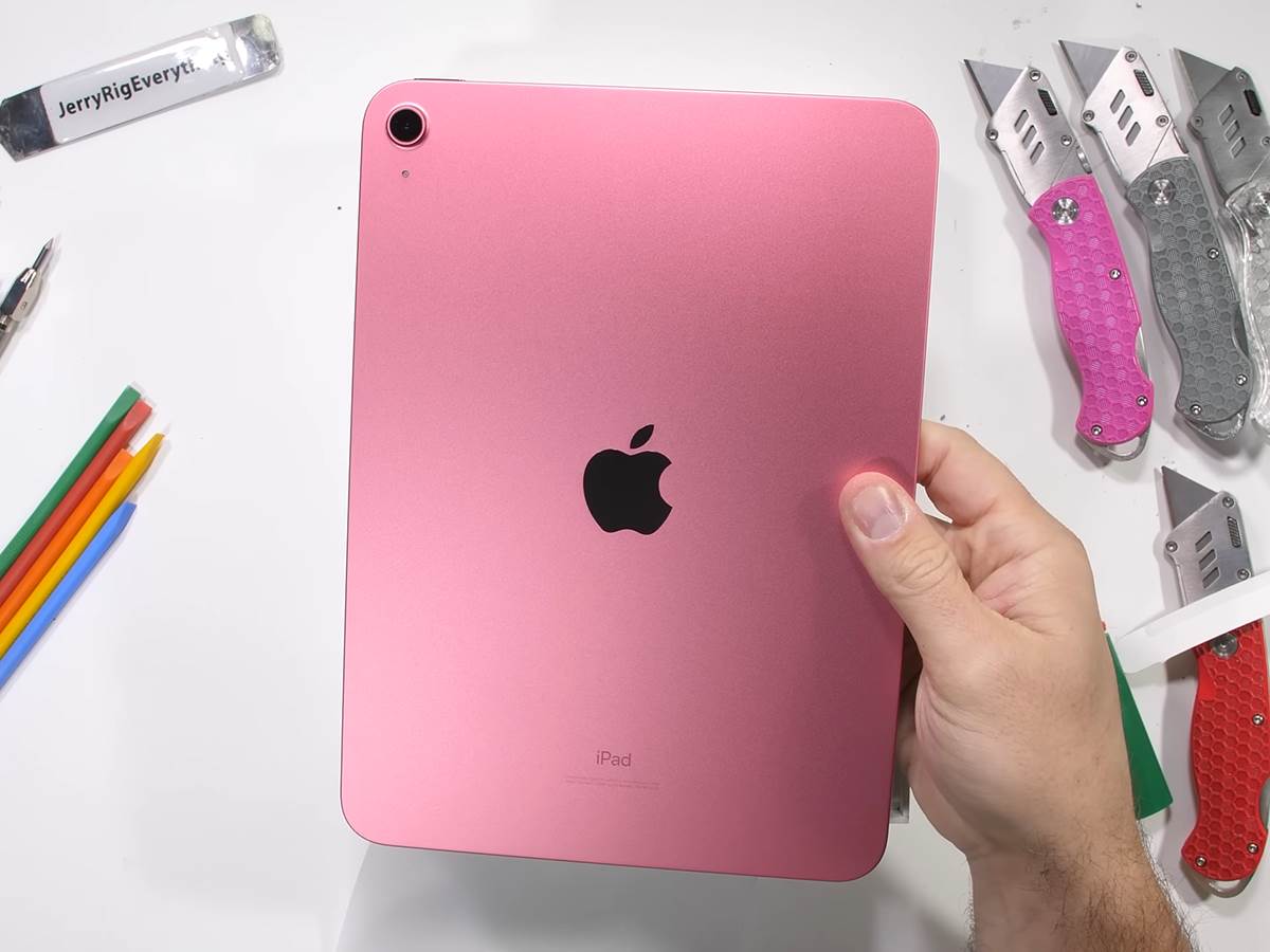  The New iPad is...  (Lets just not talk about it...) 2-25 screenshot.png - YouTube / JerryRigEverything 